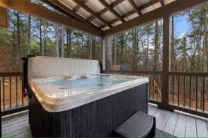 Deluxe Cabin - Sauna - Hot Tub - Juke Box - BBQ