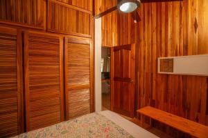 Cozy 2BR Home Near Lake Arenal, Walk to Town