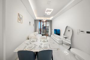 FIRST CLASS 2BR Trendy Luxe Private Pool