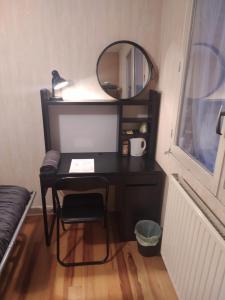 Private room in an apartment with a shared kitchen