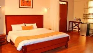 Hot Tuna Surfers Rest Midigama - 米迪加马东