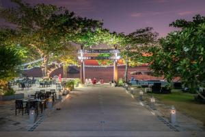 Blue Bay Resort - Access to Pool and Beach-Phuket & Krabi