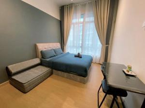 LV13 PoolView Kuantan by Vhomestay