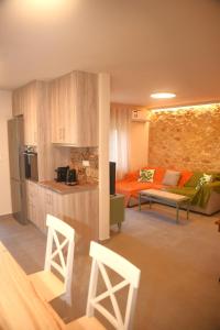 Filoxenia Private 2BR Stone House Patio & Parking