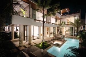 Luxury 4BR Villa - Pool Rooftop Berawa Canggu