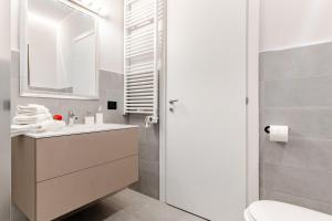 City Centre, Via XX Settembre, De Ferrari metro station 5