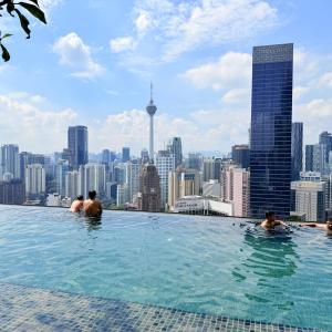Infinity pool luxury Apartment Axon