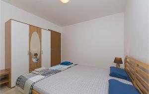 2 Bedroom Stunning Apartment In Brela