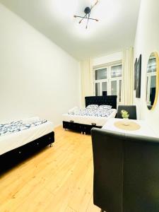 Private Rooms in Elegant 5-Bedroom Residence Near Kaufpark Alterlaa