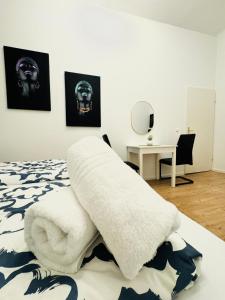 Private Rooms in Elegant 5-Bedroom Residence Near Kaufpark Alterlaa