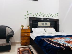 Tirth Vrindavan Stay - Near Prem Mandir and Banke Bihari tample with free wifi and Free Parking