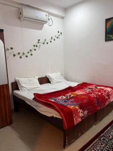 Tirth Vrindavan Stay - Near Prem Mandir and Banke Bihari tample with free wifi and Free Parking