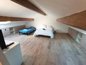 BudgetBnb sur la place de carqueiranne climatisé