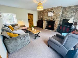 Tre Gof Bach, cosy cottage in seaside castle town