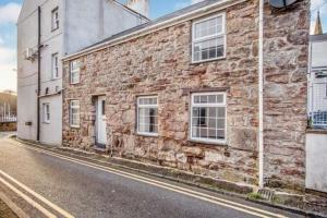 Tre Gof Bach, cosy cottage in seaside castle town