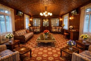 Floating Luxury Group Of Houseboats