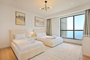 Luxury 3BR Full Sea View Bluewaters, Palm & Marina