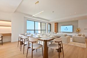 Luxury 3BR Full Sea View Bluewaters, Palm & Marina