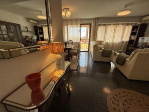 Apartamento 3 habitaciones junto a Playa Postiguet con terraza by Turihome