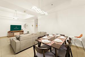 FIRST CLASS 3BR Prime Downtown City Lights