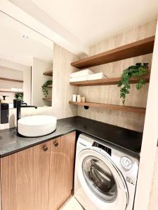 Luxury Apartment - Heart of Le Marais with balcony