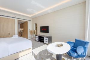 LUX Iconic Views at The Palm Tower Studio 5