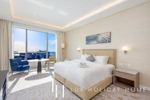 LUX Iconic Views at The Palm Tower Studio 5