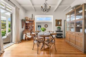 Elegant Character Villa - Walk to Claudelands
