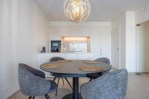 LECOMTE - The Shoreline Paradise 45