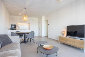 LECOMTE - The Shoreline Paradise 45