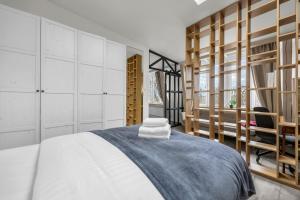 Royal Baths Superior Apartment by BookingHost