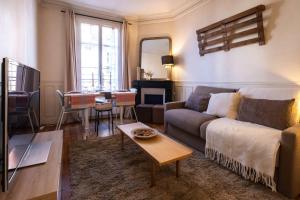 Charming Flat Sacre Coeur
