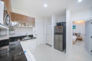 Family 2 BR apartment near the beach