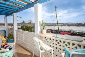 Beachfront two bedrooms house Casa Toral