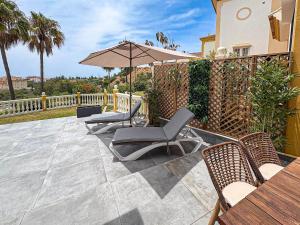 3 bed villa shared pool Jardines de la Suerte