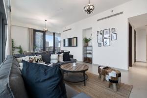 Breathtaking City Views From DT Apt with Terrace