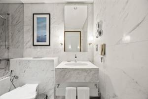 Snug Studio in Dubai Mall Steps From Burj Khalifa