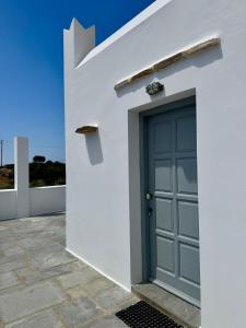 Iosub Houses & Studios - Beach House in Koumbara