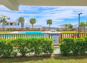 Modern 3 bed garden apt next to pool Casa Banderas