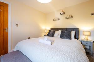 5-Bed Holiday Home with Hot Tub near Shrewsbury