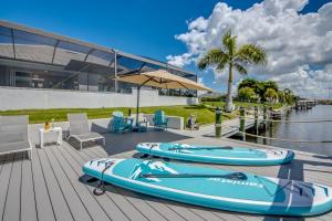 CoralVilla Endless Summer - with pool, spa, SUP, canoes, games, boat dock