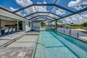CoralVilla Endless Summer - with pool, spa, SUP, canoes, games, boat dock
