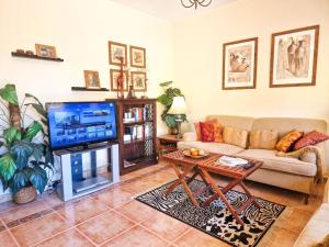 3 bed in Los Jarales Calahonda close to the beach