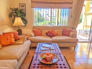 3 bed in Los Jarales Calahonda close to the beach