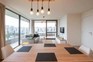 Luxurious apartment with 2 bedrooms and balcony