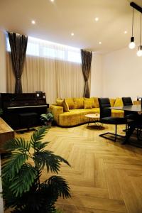 The White House Split