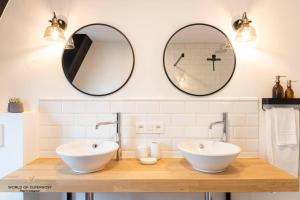 Characteristic house near the beach for 10