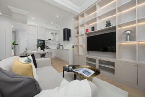 Spacious Apartments in the Warsaw Center with Air Conditioned Living Room by Noclegi Renters