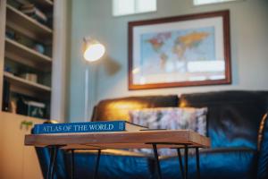 Snug 1 Bed Apartment in Edinburghs Juniper Green