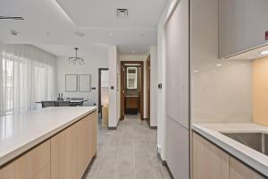 Modern Apartment with Balcony and Pool Access